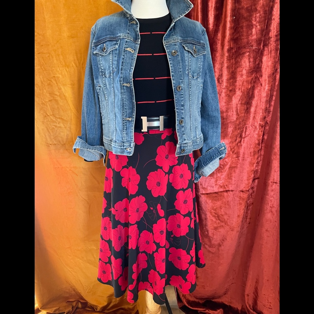 Lark & Ro red and black flowy skirt